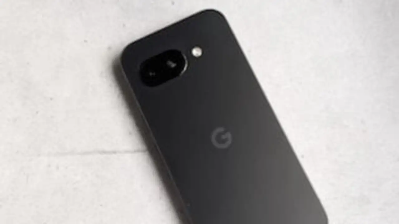 تصميم وشاشة مطورة.. تسريبات تكشف مواصفات هاتف Google Pixel 10a المرتقب